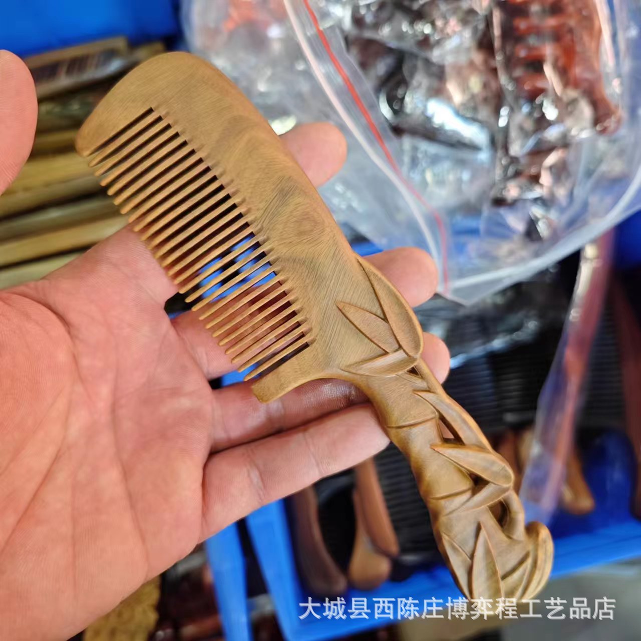 緑檀木両面彫刻磨き木櫛マッサージ保健携帯櫛プレゼントスポットメーカー卸売り