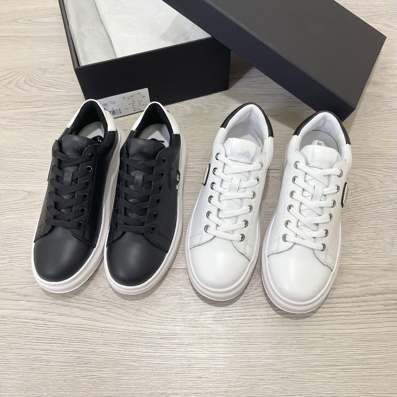Fashionable universal white sneakers for leisure