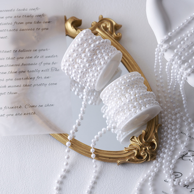 Nuevos productos calientes Decoración navideña French Retro Pequeña fragancia Cadena de perlas Cristal Collar transparente Accesorios de bricolaje