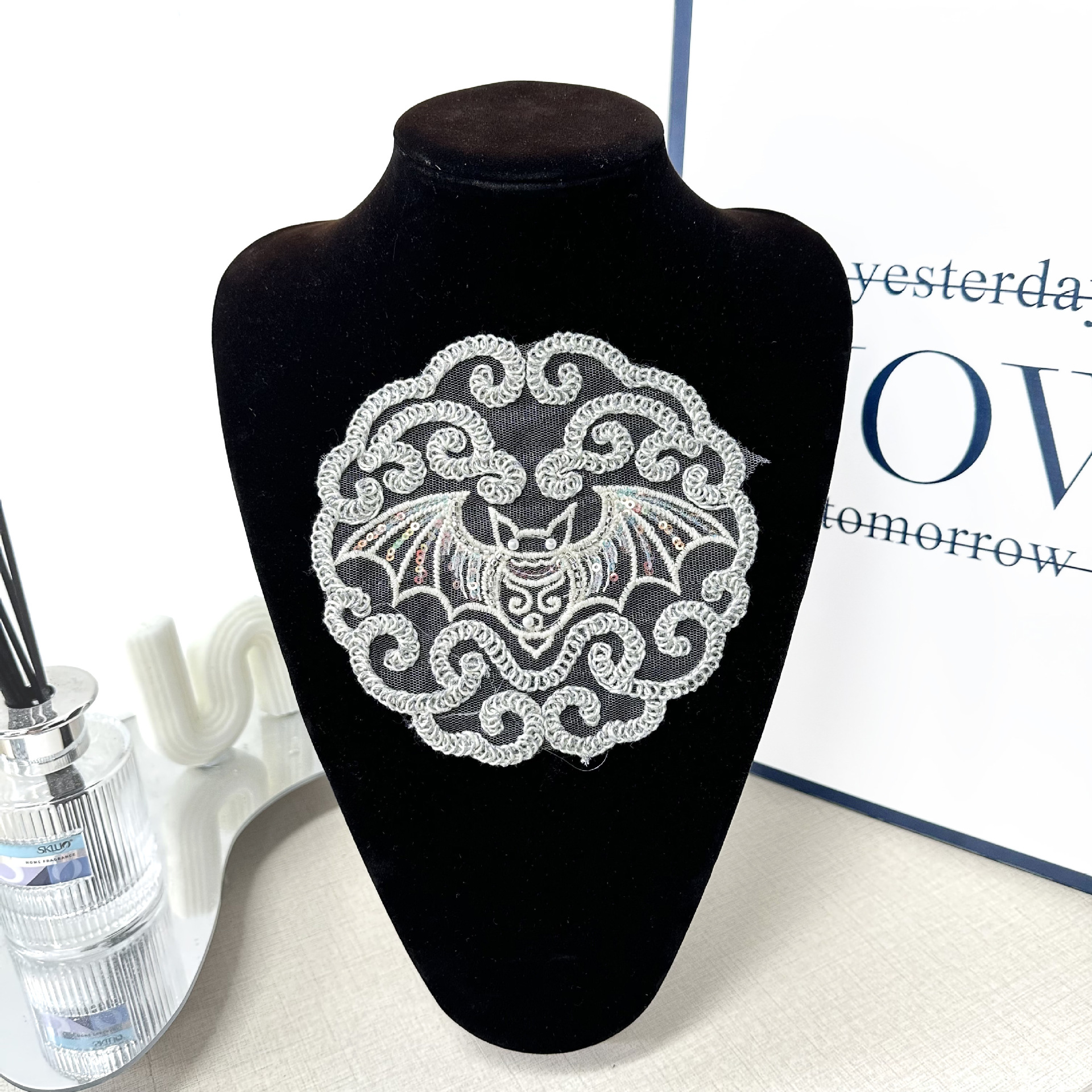 gótico murciélago luna bordado encaje parche DIY decoración de ropa bordado a mano accesorios de encaje al por mayor