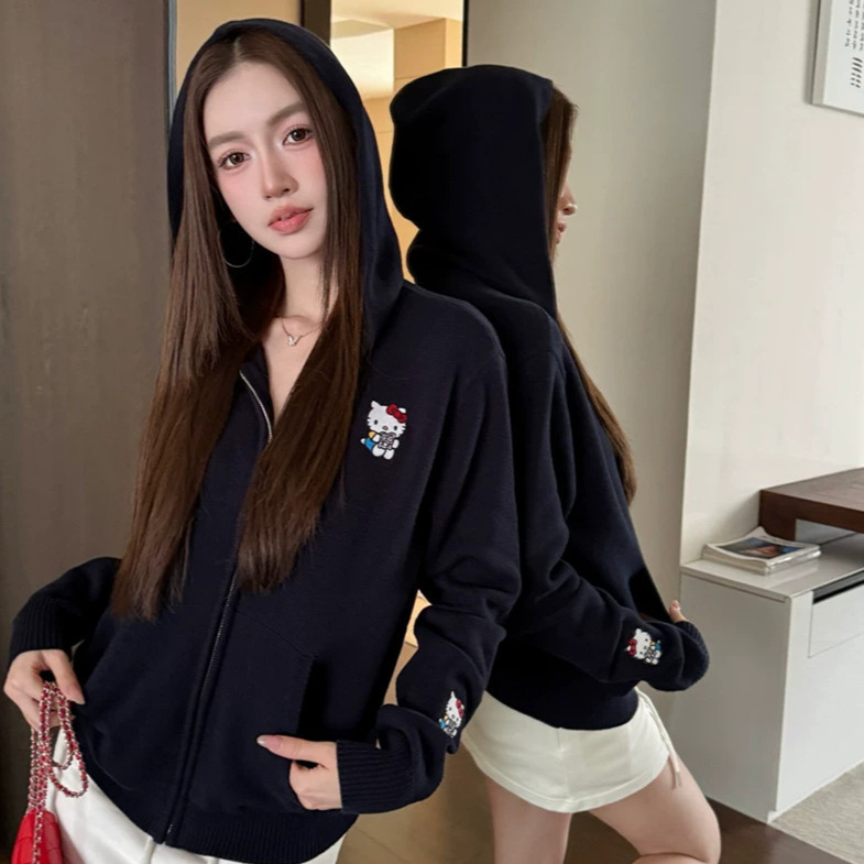 Korean-style autumn/winter designer knit cardigan, new women’s collection, featuring a cute cartoon KT cat design, a sweet and youthful sweater coat, trendy Korean-style autumn/winter designer knit cardigan, new women’s collection, featuring a cute cartoon KT cat design, a sweet and youthful sweater coat, trendy