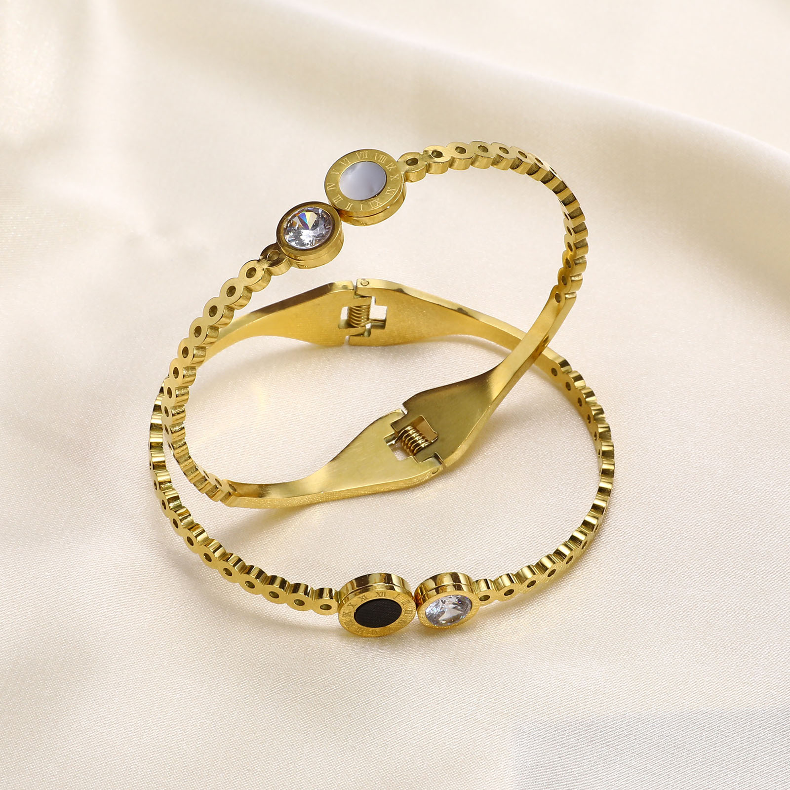 23g Weight PVD Coated Gold Plating Process PVD Coated Gold Plated Flower Butterfly 304 Stainless Steel Streetwear Waterproof Non Tarnish Bangle
