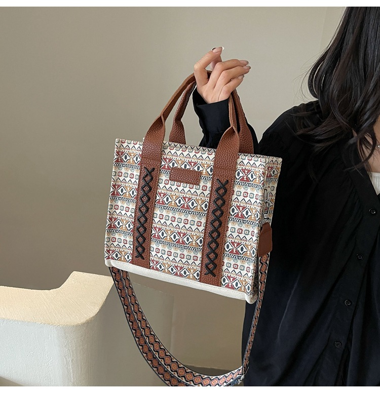 Women's Large Canvas Flower Elegant Vintage Style Streetwear Square Zipper Tote Bag display picture 20