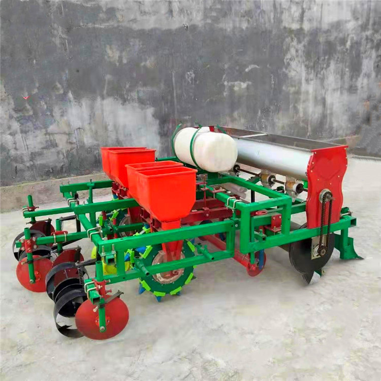 四轮车带花生播种机起垄播种施肥覆膜一体机 花生膜下点播机