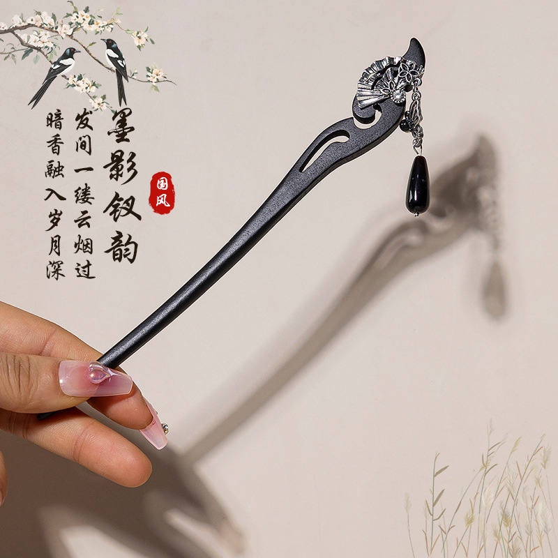 古風のかんざしの流蘇歩は木のかんざしを揺らします。|undefined