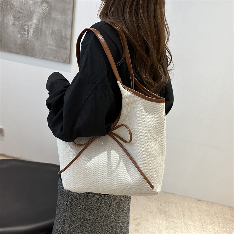 Bolsa de denim de gran capacidad para mujeres 2024 nuevo estilo de estilo extranjero bolso de hombro universal bolso de mano