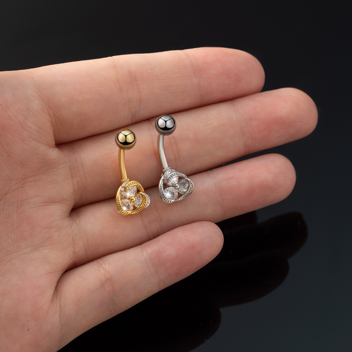 Piercing ombelico circolare con tre zirconi per donna_voghion.com