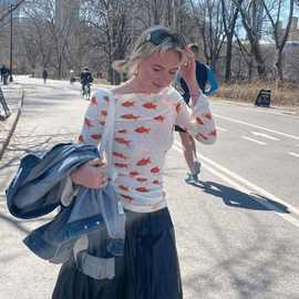 2024早秋甜美女装新款金鱼图案少女一字肩长袖性感修身短款T恤