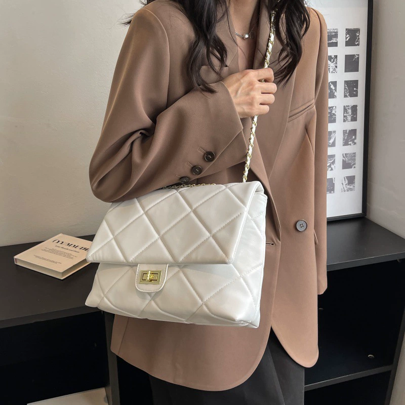 Цепочка, зимняя сумка на одно плечо, корейский стиль, в стиле Chanel, цепочная сумка