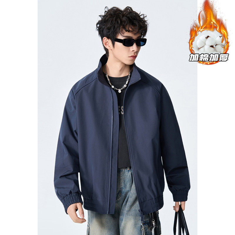 American high-street pilot-style clean-fit jacket with patchwork detailing, a classic "old money" aesthetic, stand-up collar, and fleece-lined for added warmth American high-street pilot-style clean-fit jacket with patchwork detailing, a classic "old money" aesthetic, stand-up collar, and fleece-lined for added warmth