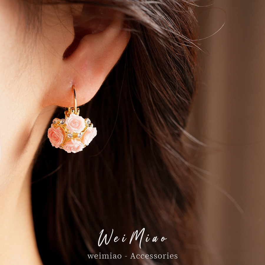 Resina de diamantes flores canasta de flores buckle viento idílico fresco temperamento dulce pendientes ligero lujo alta sensación auriculares al por mayor