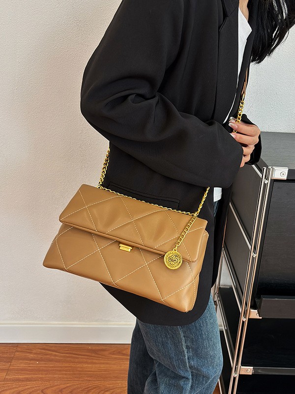 Bolso para mujeres 2025 nuevo estilo transfronterizo de tendencia europea y americana bolso de cadena de diamante nicho de moda alta sensación de mochila de viaje
