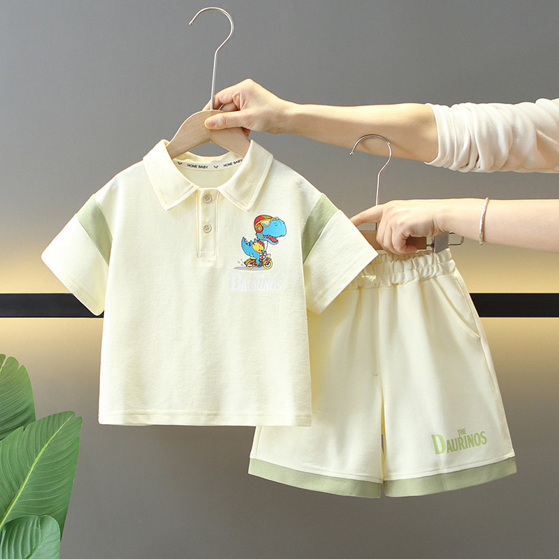 7856 traje de verano para niños 2025 nuevo traje de dos piezas de manga corta de dinosaurio para niños ropa de polo de verano para bebés