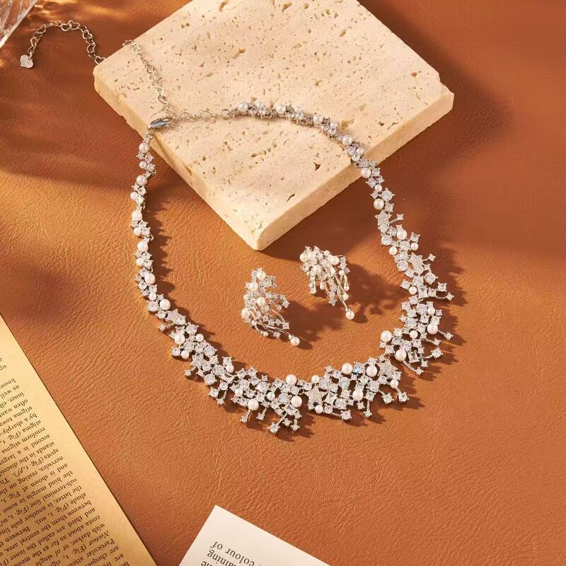 The Story of the Rose Liu Yifei's Same Style Hejia Heavy Industry Brilliant Nebula Zircon Pearl Necklace High-End Necklace The Story of the Rose Liu Yifei's Same Style Hejia Heavy Industry Brilliant Nebula Zircon Pearl Necklace High-End Necklace