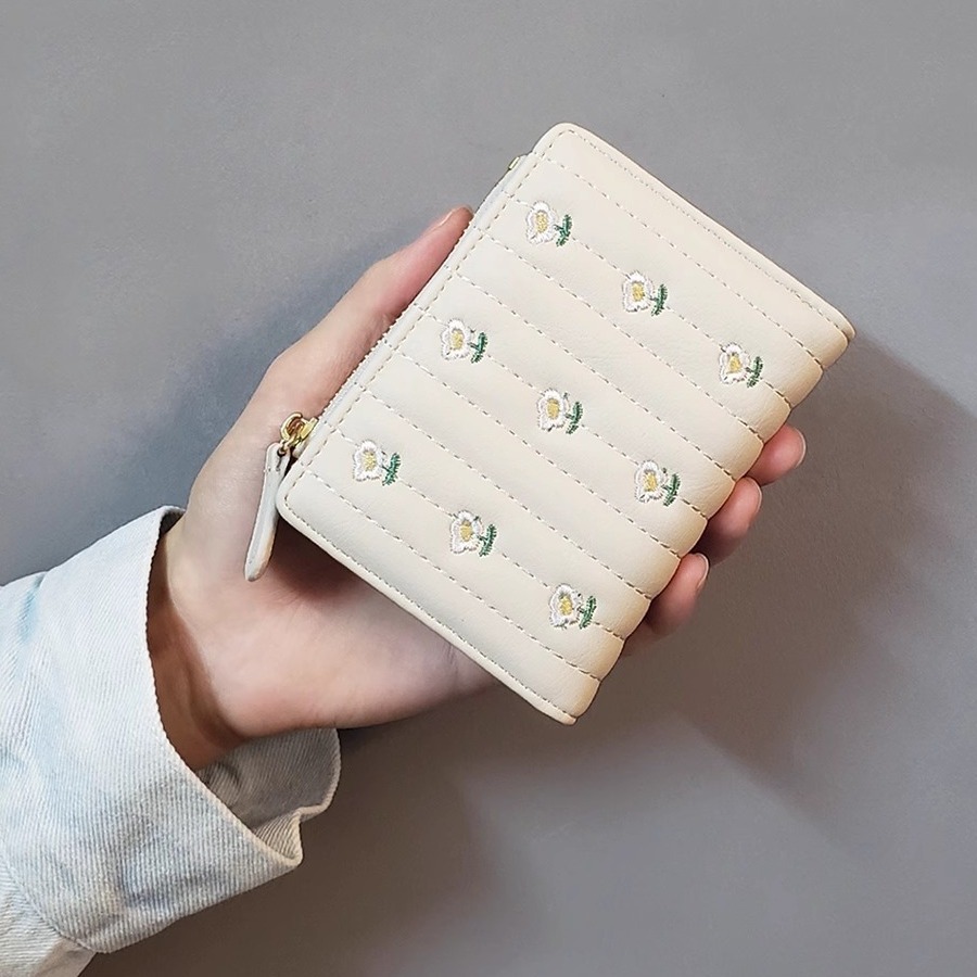 Ins nuevo estilo de crema pequeña cartera japonesa pequeña cartera de viento fragante para mujeres bolso corto bolso de tarjetas de moda dos veces flores lindas