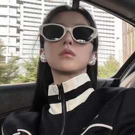 黑白米钉猫眼太阳镜小红书同款墨镜2025新款ins网红凹造型拍照女