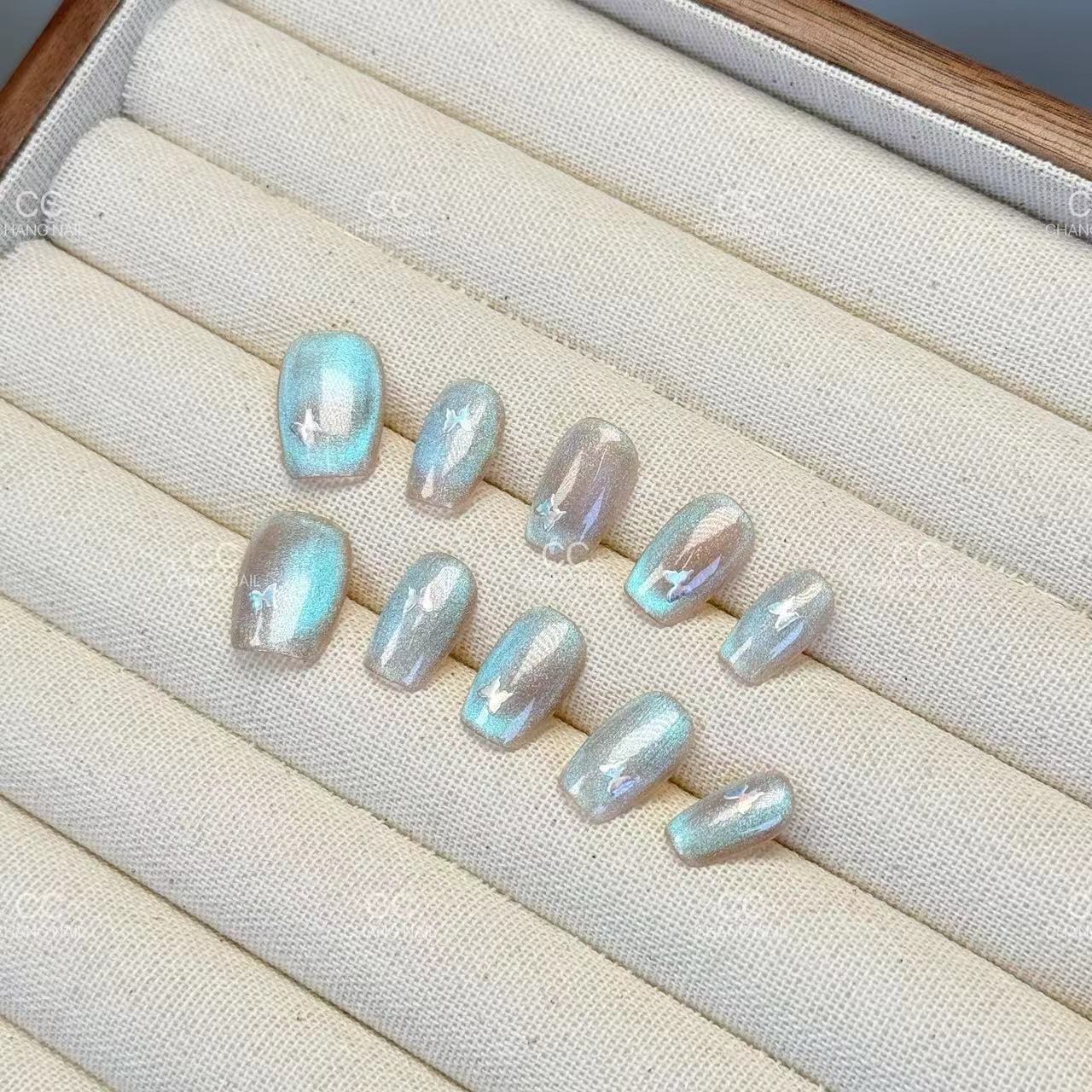 [Perlas] El ojo de gato está hecho a mano, el temperamento de la uña es suave y blanco, y el parche de manicura de fototerapia con diamantes está terminado.