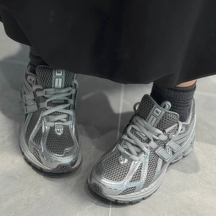 Classic Color Liquid Silver Men's and Women's Style Sneakers Nb1906R Series Men's and Women's Shoes Retro Casual Sports