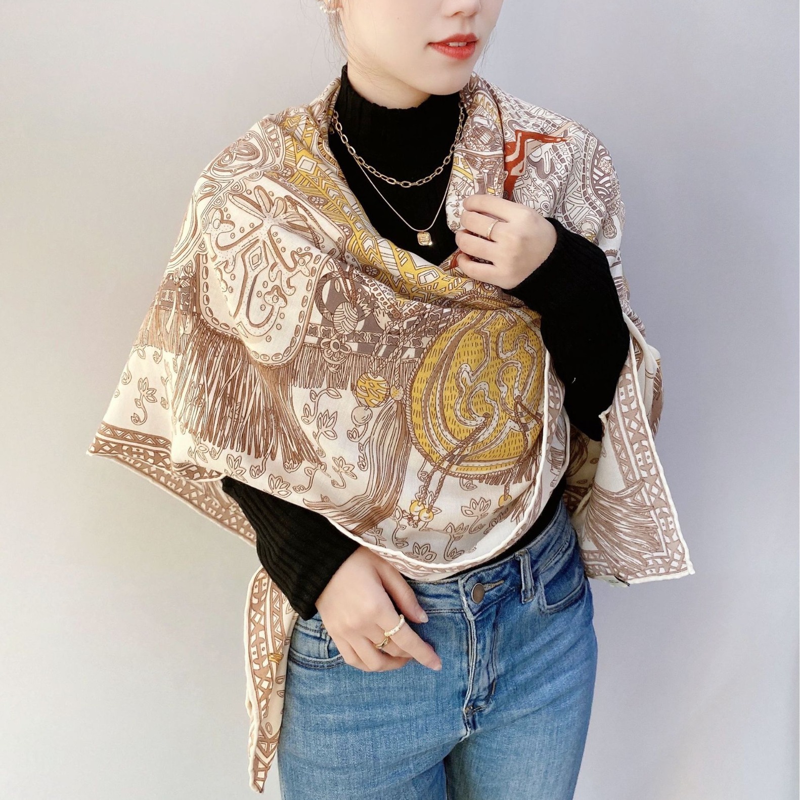 Bufanda de estilo étnico primavera y verano nueva bufanda cuadrada grande retro de las mujeres decorativo exquisito chal de borde enrollado a mano para suministro directo de fábrica de entrega