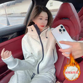 冬季高级感穿搭一整套宽松休闲运动风时尚加绒加厚卫衣两件套装女