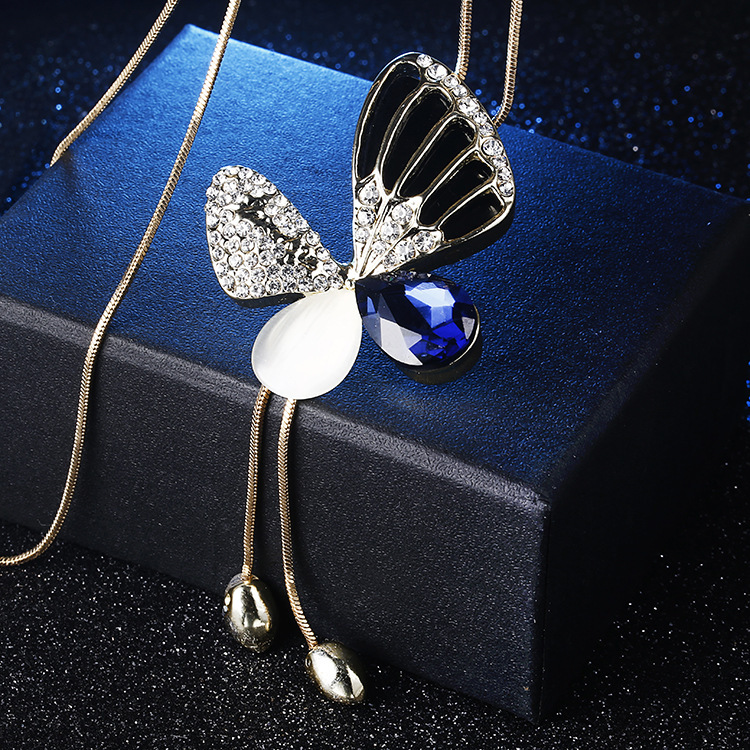 New Fashion Simple Crystal Diamond Butterfly Necklace Sweater Chain Long Pendant Wholesale display picture 5