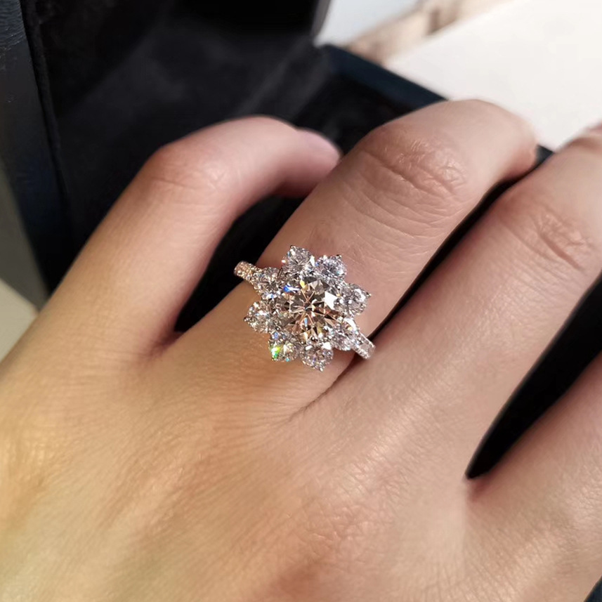 V Gold Sunflower Diamond Ring Fashion Sun Flower Micro Diamond 1 karat Simulation Diamond Ring Wedding Engagement