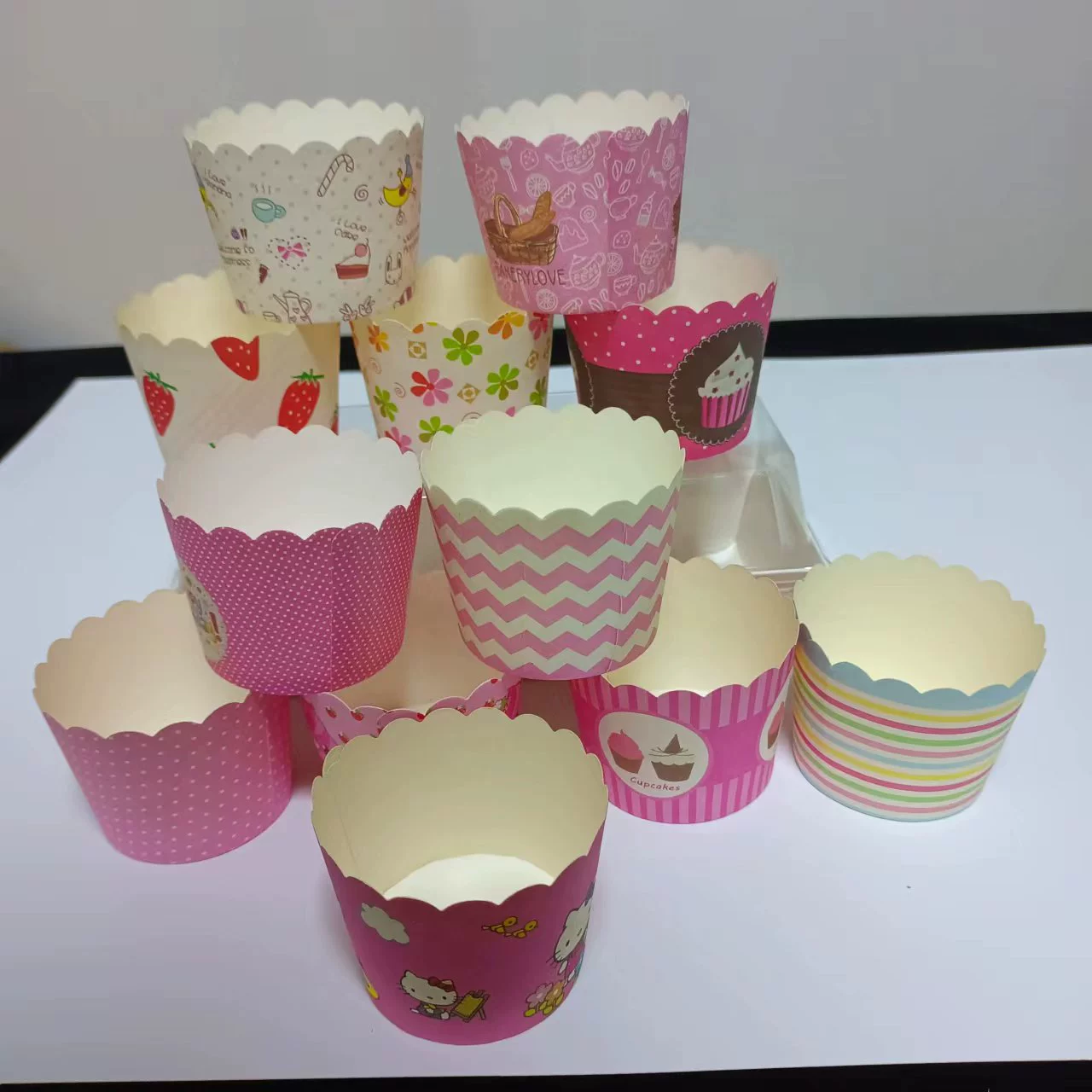 Производитель в наличии Малый размер машины чашки сдобы Высокая термостойкость печь торт чашки выпечки круглый торт бумажный стаканчик