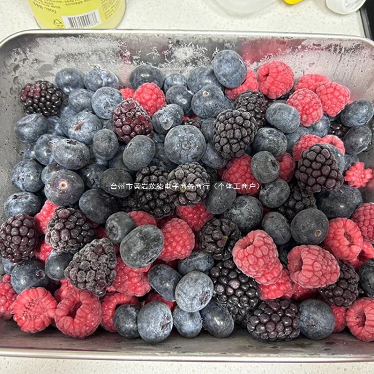 Low-calorie frozen mixed berries, blackberries, fresh blueberries, quick-frozen raspberries, frozen strawberries, low-sugar baked berries Low-calorie frozen mixed berries, blackberries, fresh blueberries, quick-frozen raspberries, frozen strawberries, low-sugar baked berries