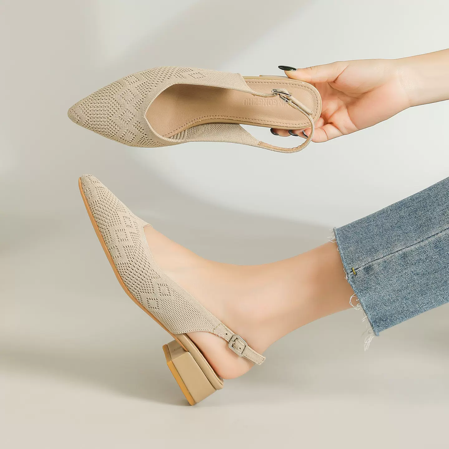 2025夏季新款简约尖头高跟鞋女粗跟包头凉鞋后空浅口女式单鞋批发