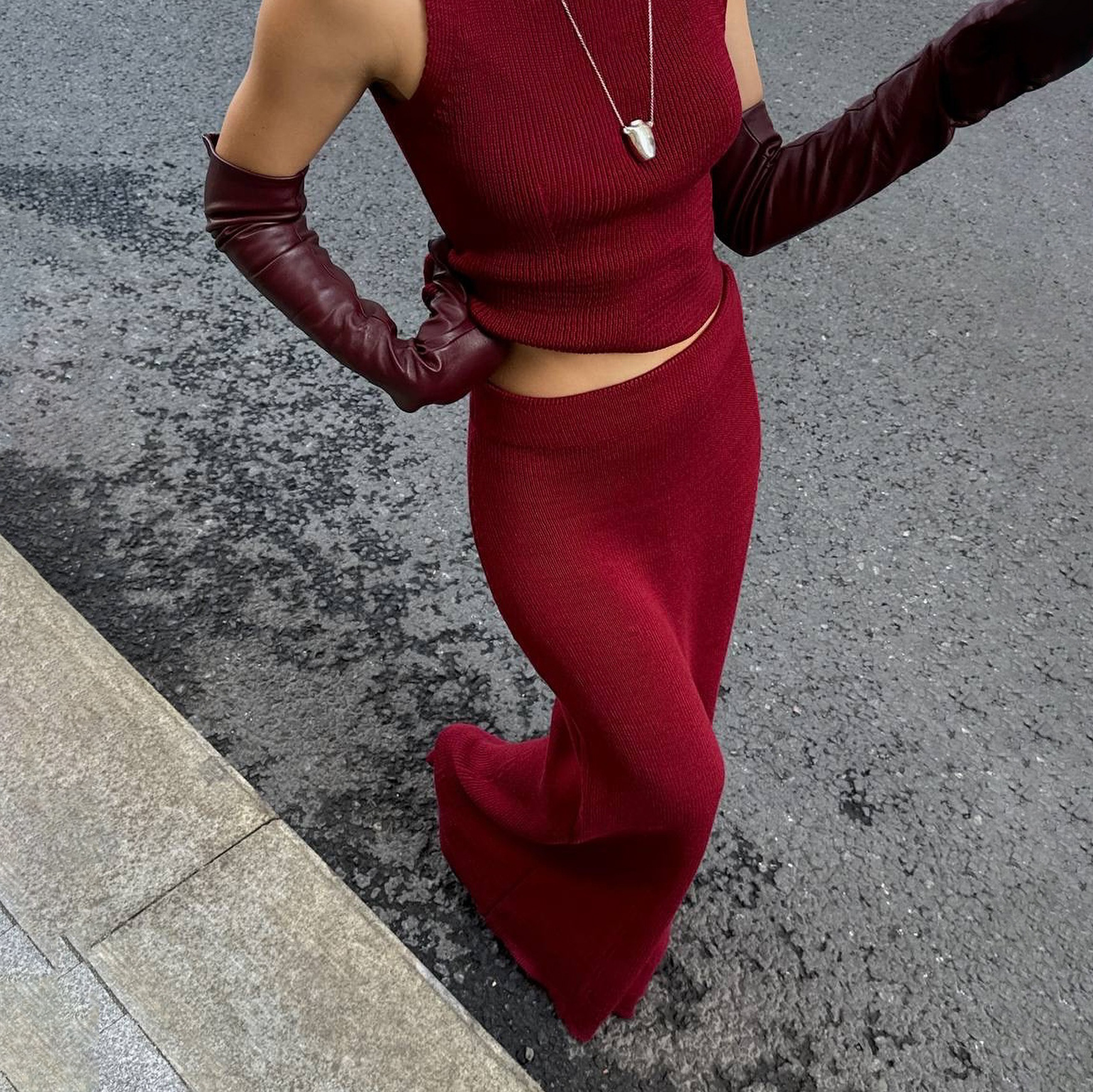 Conjunto de top de malha e saia de cintura alta estilo francês_voghion.com