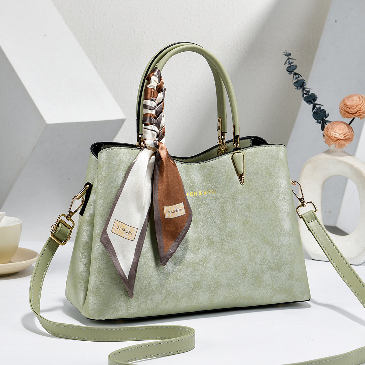 2026 nueva tendencia de madres de mediana edad bolsas de mano de estilo nacional de gran capacidad para viajar bolsas de hombro al por mayor