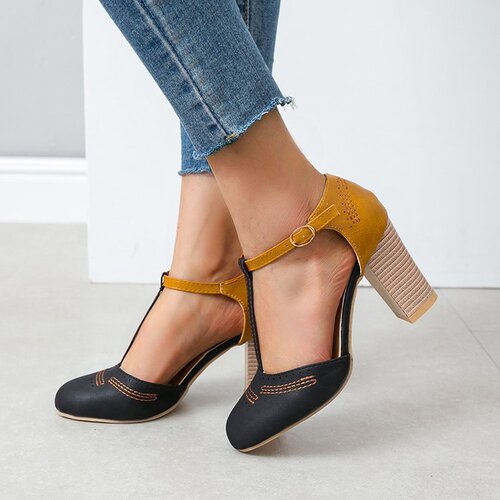 Plus-size sandals for women, summer collection—European and American-style chunky-heel strappy shoes in size 43, available on the independent platform Wish.