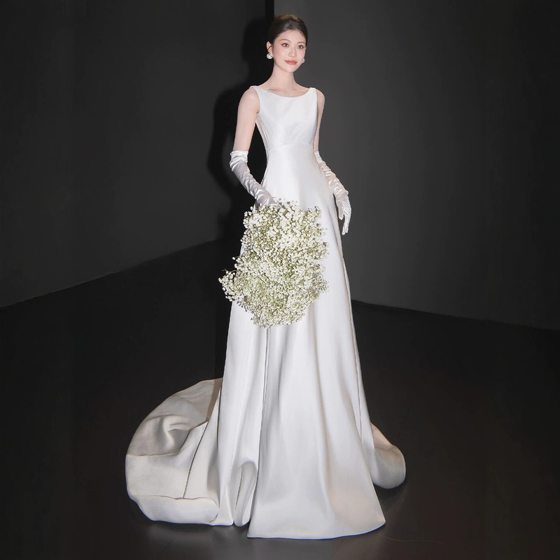 French-style satin light wedding dress with a forest-inspired minimalist feel, backless and with a train, white reception dress French-style satin light wedding dress with a forest-inspired minimalist feel, backless and with a train, white reception dress
