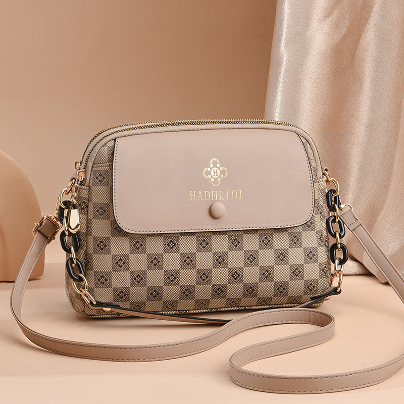 2023 New Fashion Small Bag Women's Middle Aged Women's Bag Large Capacity Soft Leather Mom's Bag One Shoulder Fashion Bag_voghion.com