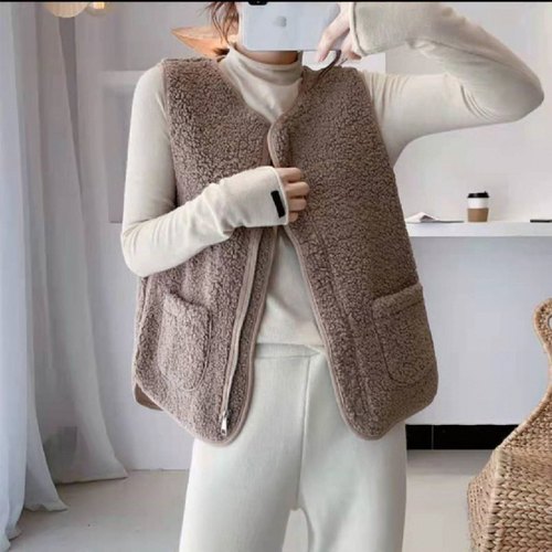 Cozy Wool Fleece Vest for Spring, Insulated Women's Faux Fur Outerwear, Fashionable and Versatile