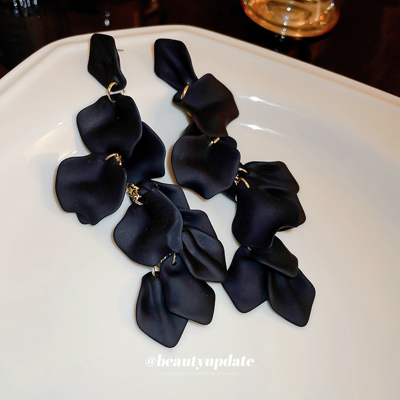 Pendientes de borla de pétalos de rosa coreanos Pendientes exagerados de diseño personalizado Pendientes largos de nueva moda europea y americana al por mayor