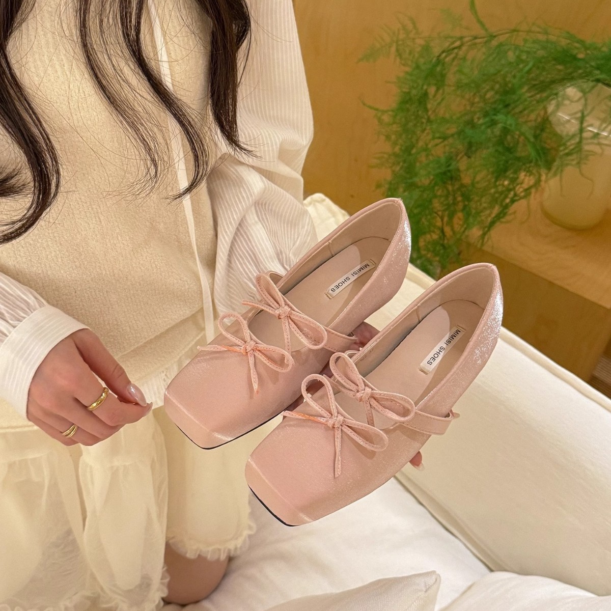 61oniiii "polvo de cerezo crema" la sensación de la niña arco dentro de la altura de los zapatos de una sola mujer superficial zapatos marizhen