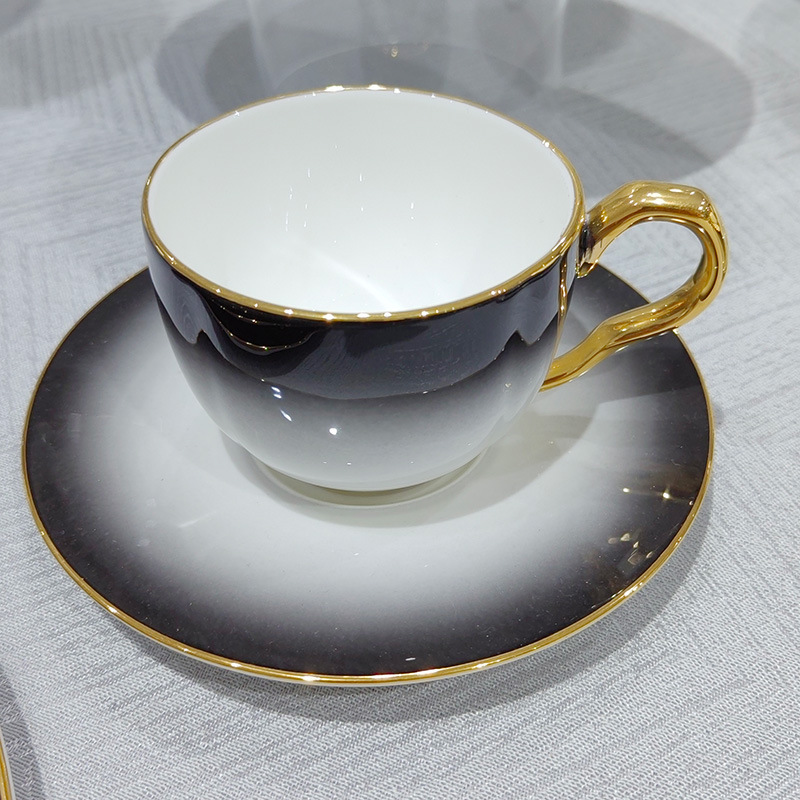 ホテルクラブ高級ボーンチャイナ食器、金縁クリエイティブ白黒プレート、ボーンチャイナプレート、羽根ボウル、スプーン、カップ、箸、テーブルセット|undefined