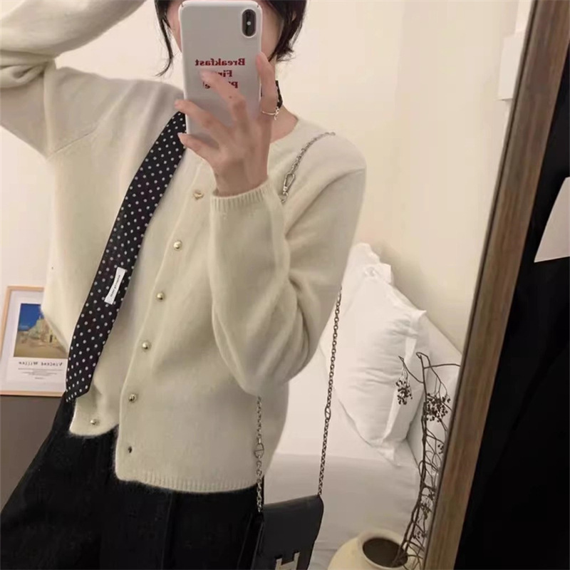 温柔气质纯色圆领针织毛衣开衫女秋冬软糯针织外套金扣慵懒上衣女|undefined