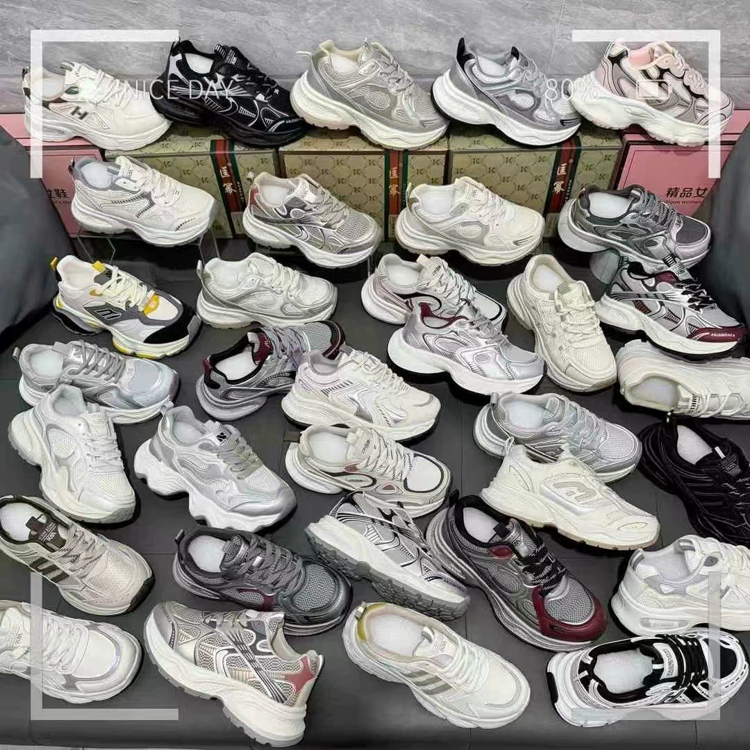 Обрабатывай обувь на стойке для хранения обуви