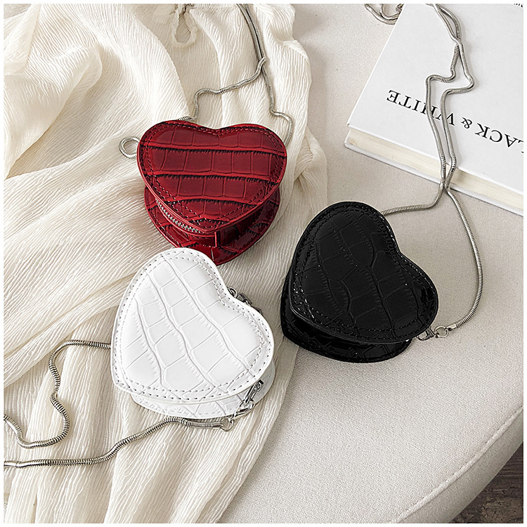 Fashion Heart Shaped Chain Messenger Mini Niche Lipstick Bag Wholesale display picture 1