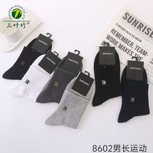 三叶竹8602 竖条英文简约设计男士中筒袜子批发 精梳棉运动男女袜