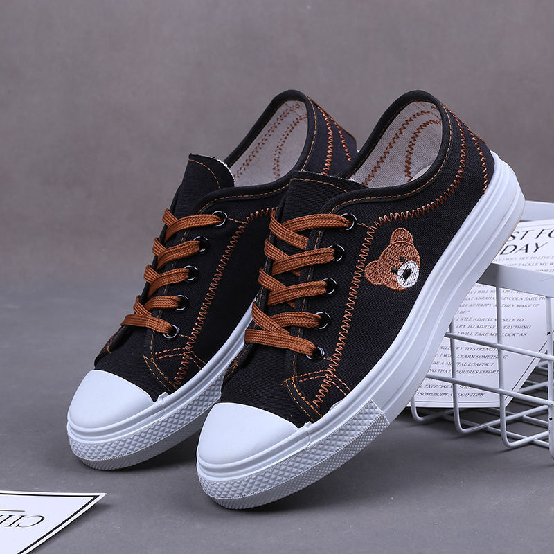 2023 zapatos de lona populares de primavera y verano zapatos negros casuales zapatos de mujer zapatos planos de moda de estilo coreano zapatos de mujer de celebridades de Internet