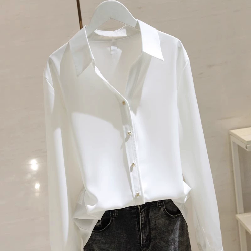 Сетевая карта женской одежды со скидкой снятие шкафа дизайн с V-образным вырезом белая атласная рубашка с длинными рукавами для женщин