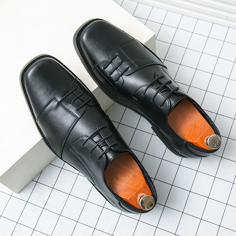 Nuevo estilo coreano de estilo británico de tres juntas zapatos de cuero para hombres, ropa formal de negocios, altura aguda, zapatos casuales de cuero marrón de tamaño grande