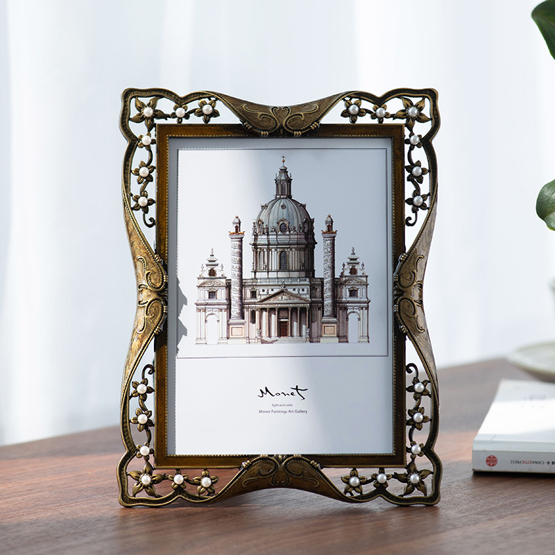 Retro Metal Photo Frame Brass Relief Frame Dust-Proof and Moisture-Proof to Enhance the Classical Home Style Palace Style Photo Frame