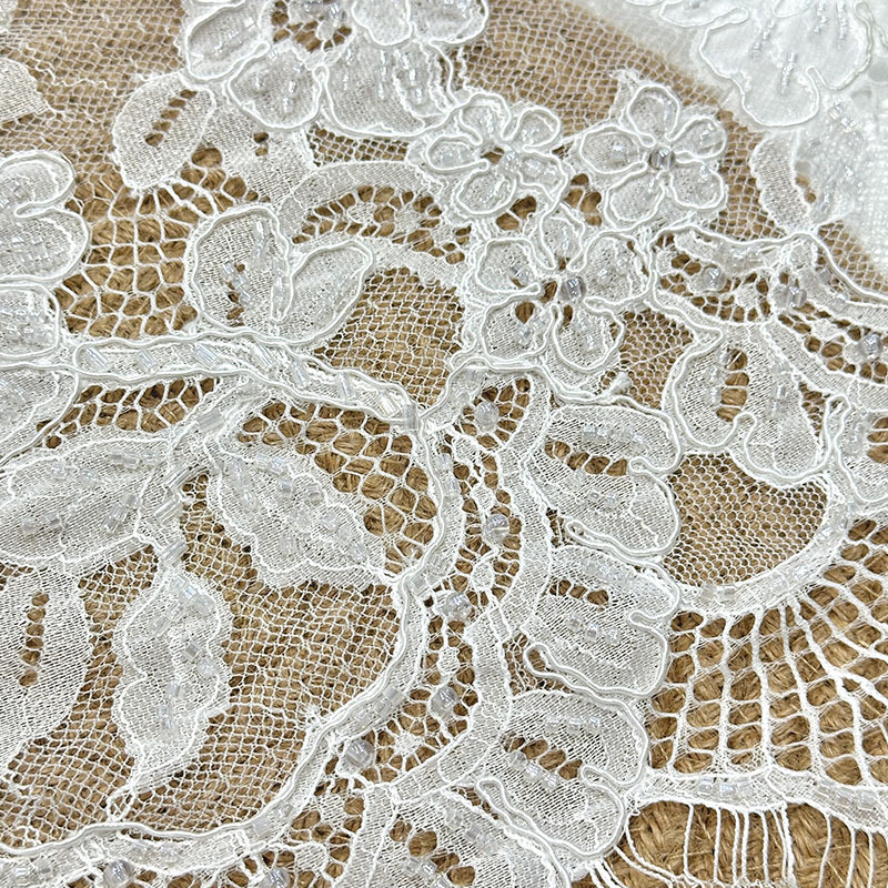 Tejido de bordado de flores de encaje suave de estilo francés Tejido de bordado de perlas Tejido de encaje bajo perfil Tejido de ropa de banquete de moda