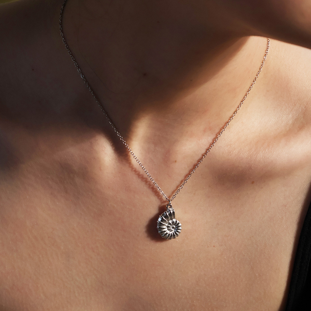 Women's Gender Wholesale Jewelry Simple Style Conch Titanium Steel Plating Cable Chain Pendant Necklace