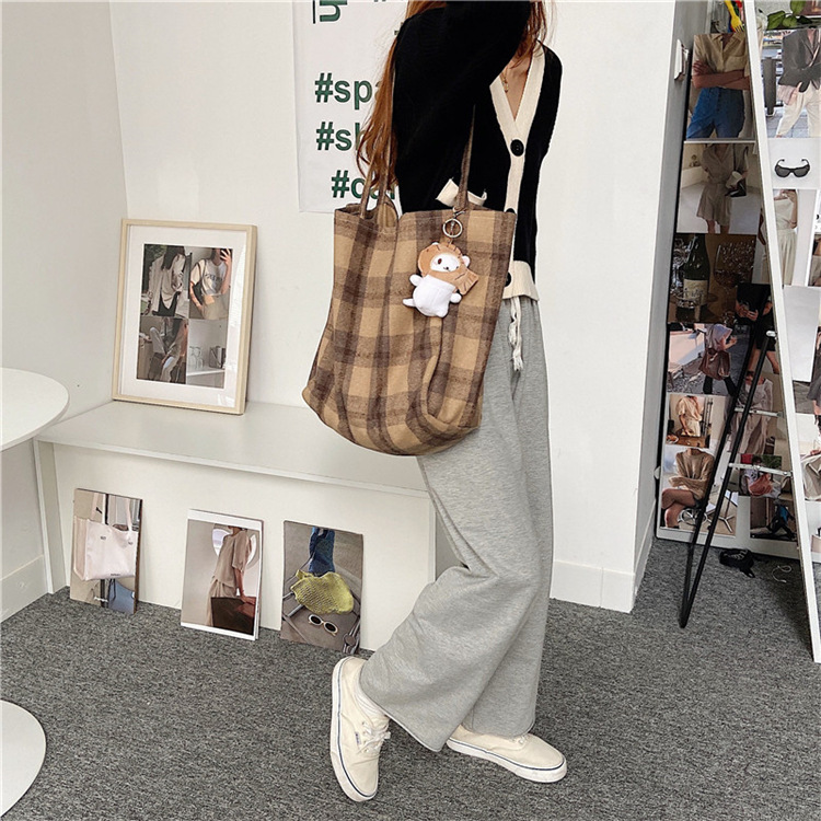 0981 Simple ins checkered woolen single-shoulder bag, hand-held cloth bag, student large-capacity shopping bag, laid-back style women's bag undefined