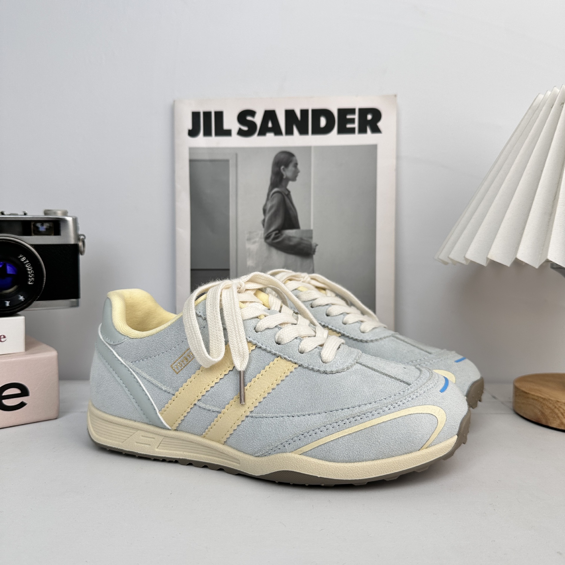 Zapatos blancos de fondo grueso para mujeres 2025 nuevos zapatos de skate de nicho de primavera y otoño retro zapatos de entrenamiento alemán zapatos casuales